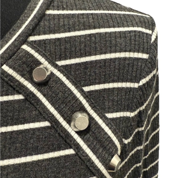 Michael Kors Women’s Long Sleeve Gray & White Striped Pullover Sweater, Large - Picture 6 of 15